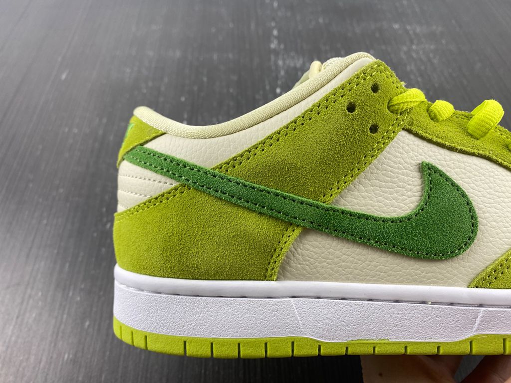 Dunk Low DM0807-300